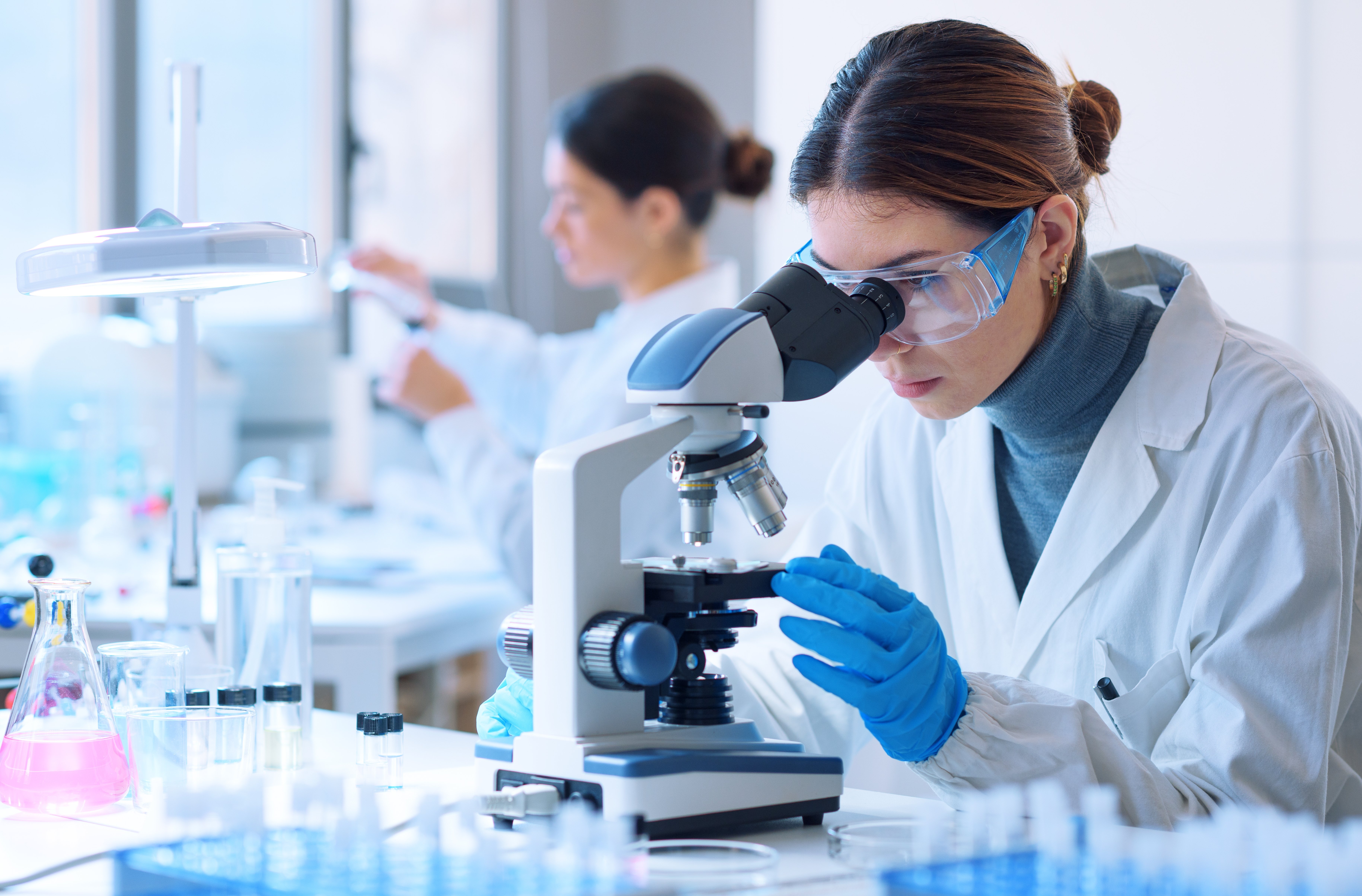 pharma-woman-working